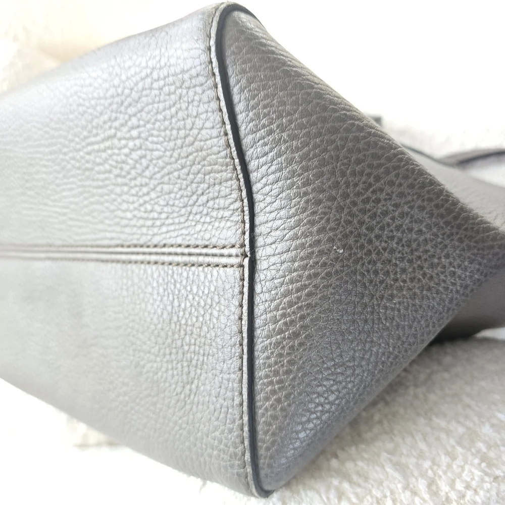 Gucci Leather Swing Tote Bag - Picture 11 of 17